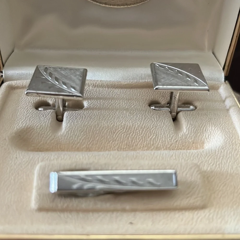 SWANK brushed silver cuff links and tie bar set in original box